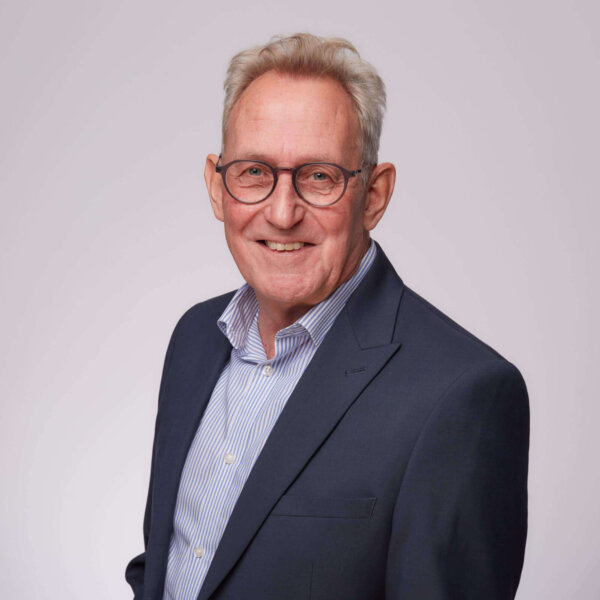 Headshot of Stephen Jolley